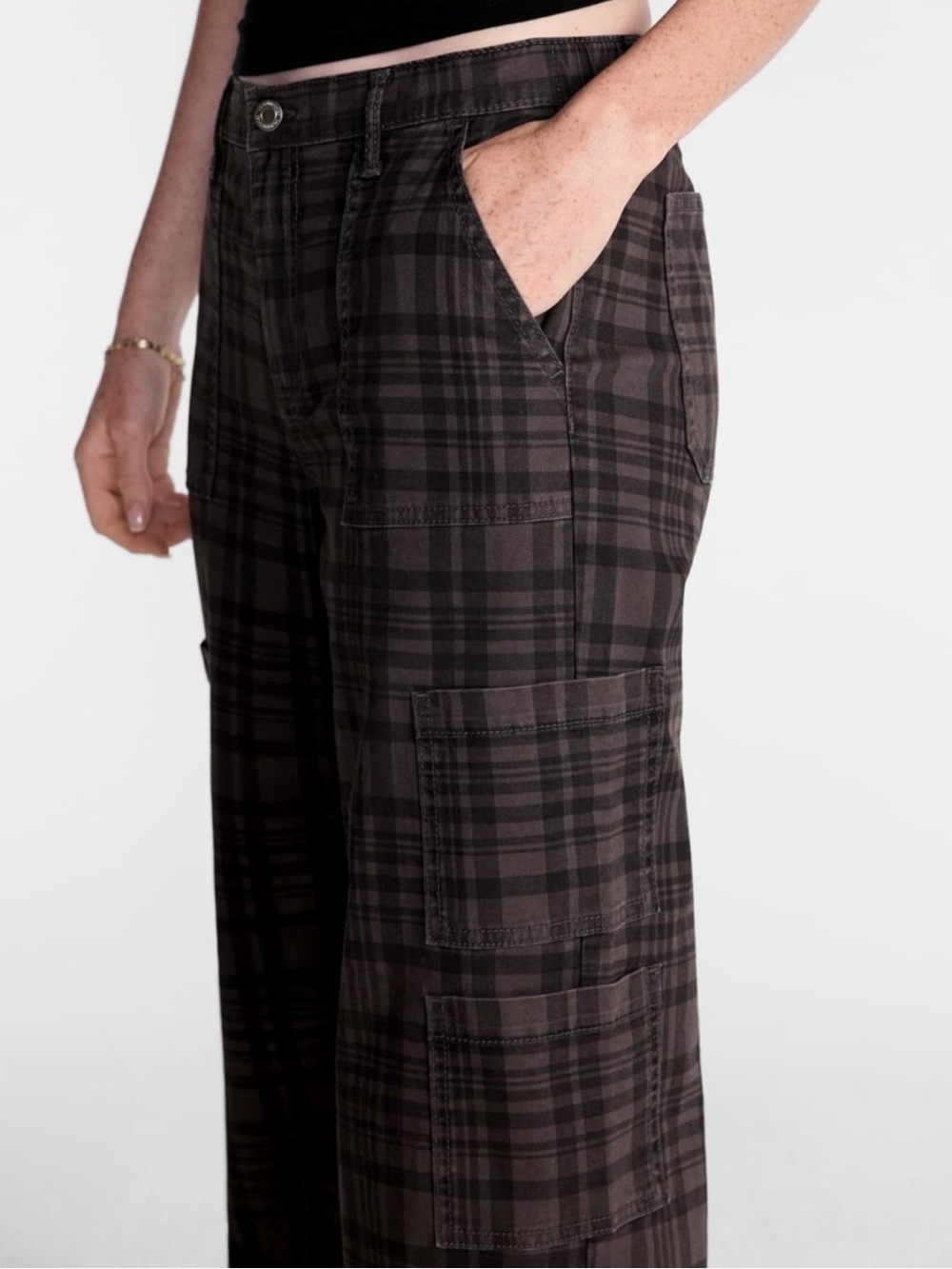 No Boundaries Brown Plaid Wide-Leg Cargo Pants - Picture 2 of 6